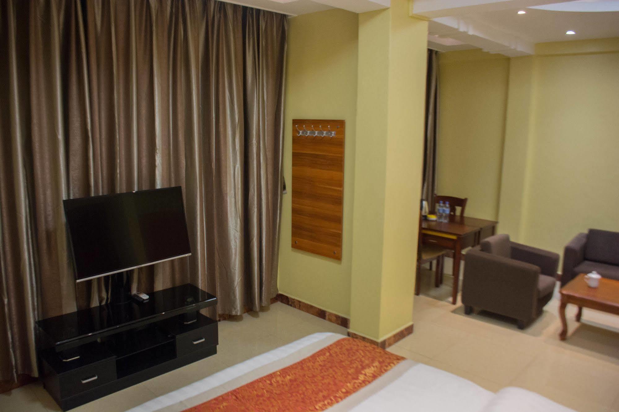 Hong Kong Hotel Dar es Salaam Bagian luar foto